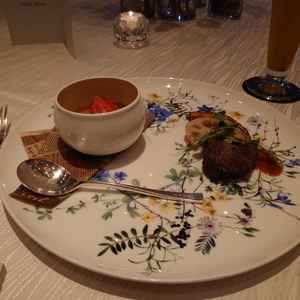 コース試食のひとさら。旨味たっぷりの野菜メインのお肉も柔らかく、ワンプレートでも満足感十分のお食事。