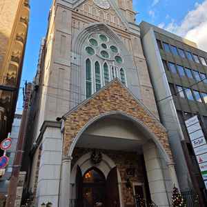 入口の雰囲気。駅から歩いて向かったときに、とんがり屋根が見えて、見つけやすかった。