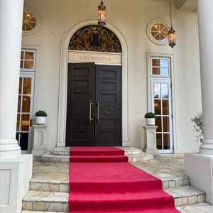 レッドカーペットで、非日常感を味わえそうです。