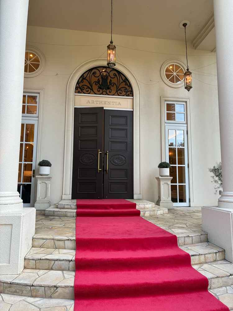 レッドカーペットで、非日常感を味わえそうです。