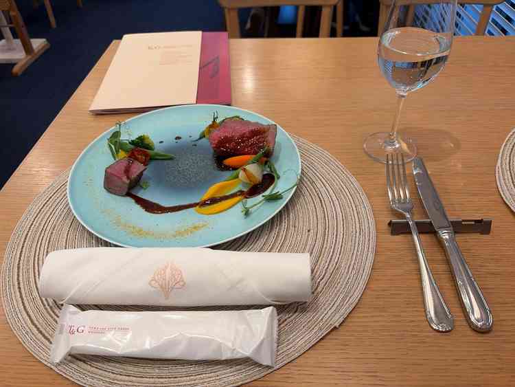 試食です。グレードの高い料理のようですが、とても美味しかったです。