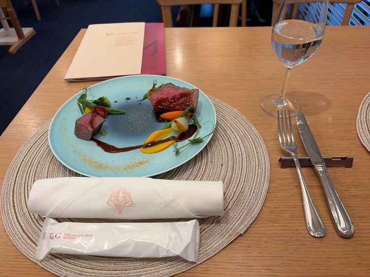 試食です。グレードの高い料理のようですが、とても美味しかったです。