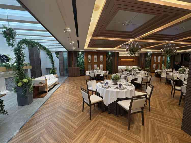 フォトスポットが違う雰囲気で設けられているのが良かった。でもドアの位置的に登場が見えない位置がある。