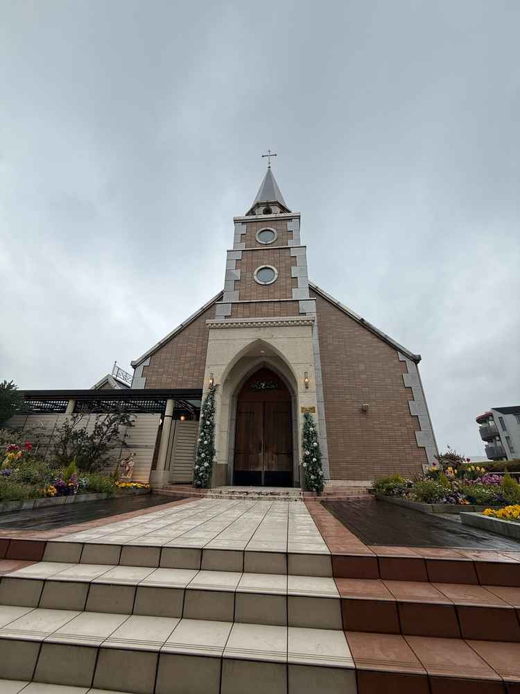 あいにくの天気でしたが周りの建物も気にならず駅前立地とは思えない開放感でした。