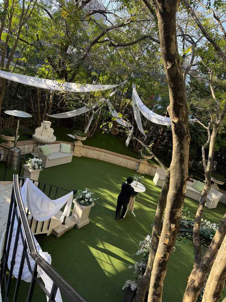 ガーデンは木漏れ日が入って綺麗