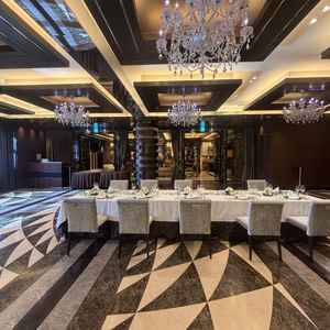 新郎新婦席に座ると、隣の部屋も見えることから開放感がありよかった