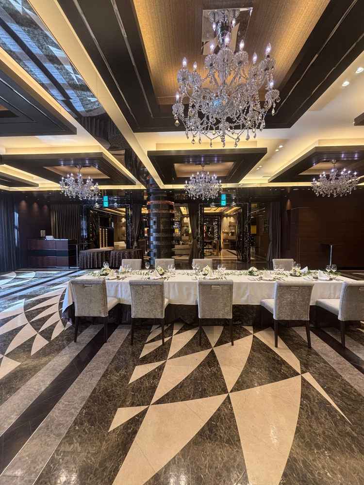 新郎新婦席に座ると、隣の部屋も見えることから開放感がありよかった