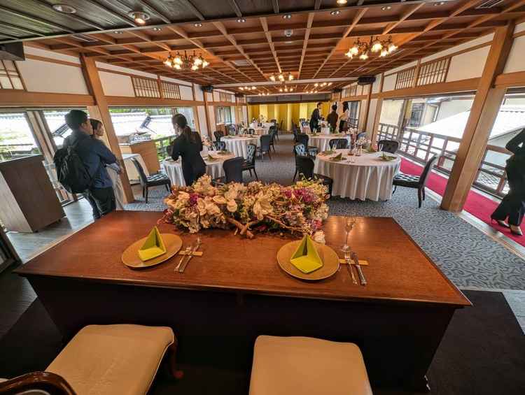 披露宴会場　高砂席