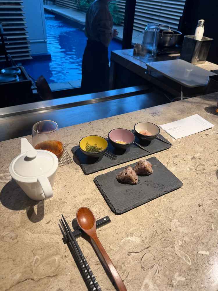 締めに出てくるお茶漬け。具材もカスタマイズできて最高でした。