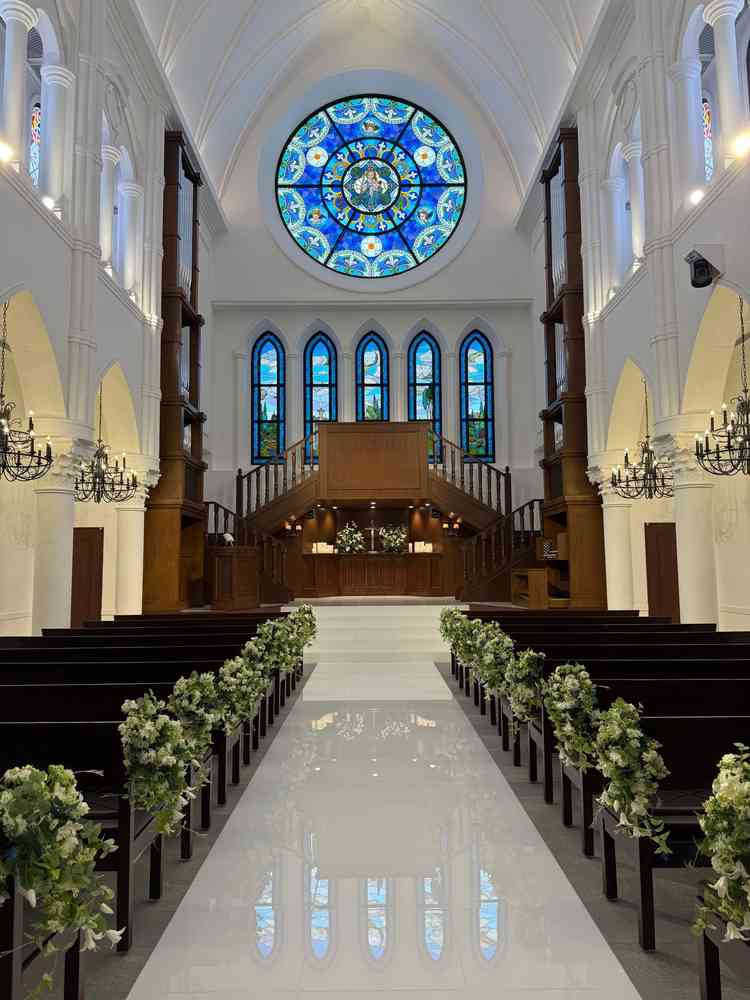 チャペルの天井が高くてとても良かったです！2階からの入場も楽しそうと想像が膨らんでよかったです！