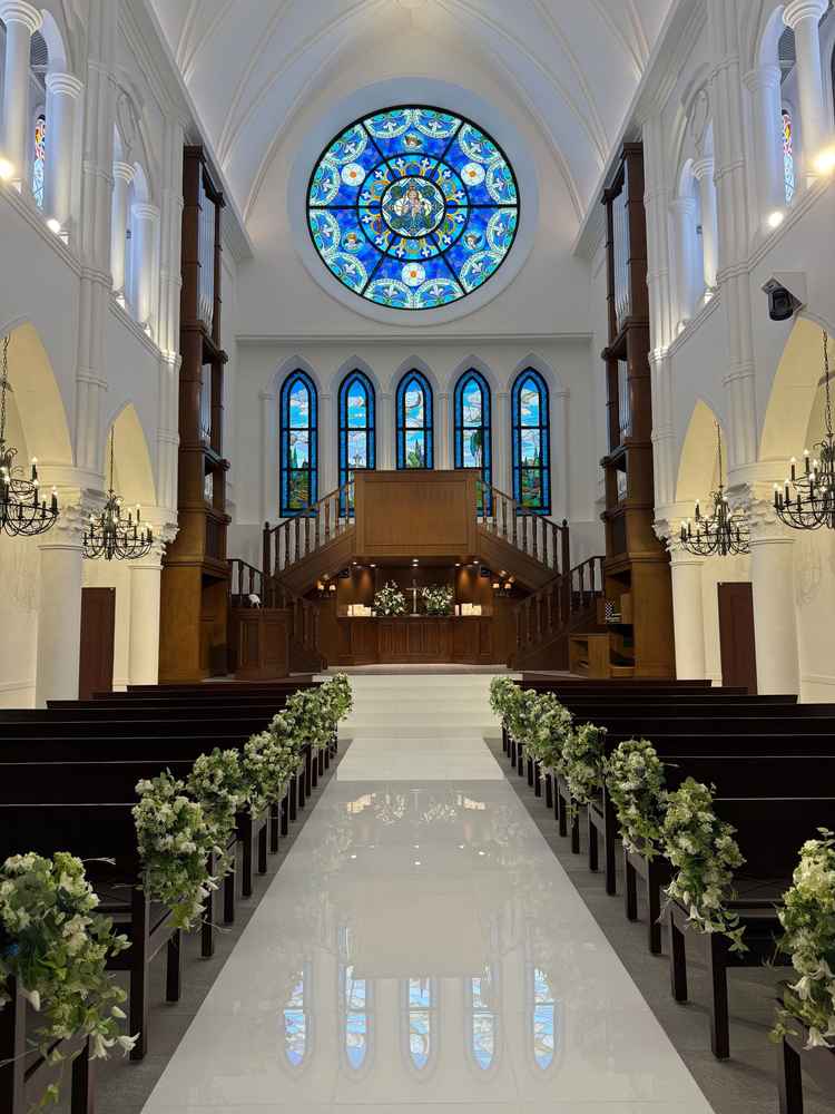 チャペルの天井が高くてとても良かったです！2階からの入場も楽しそうと想像が膨らんでよかったです！