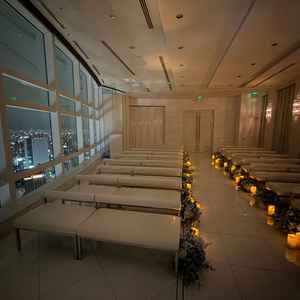 チャペルは開放感があり、多くの人が来ても対応出来そうな感じでした。