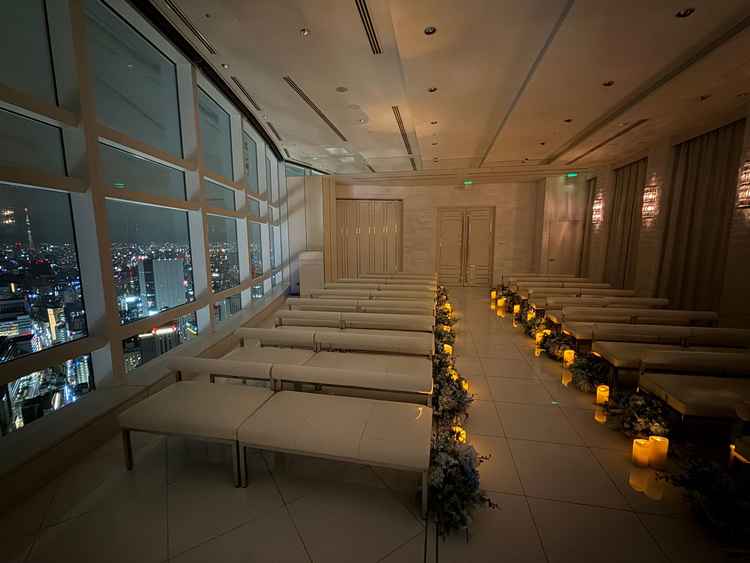 チャペルは開放感があり、多くの人が来ても対応出来そうな感じでした。