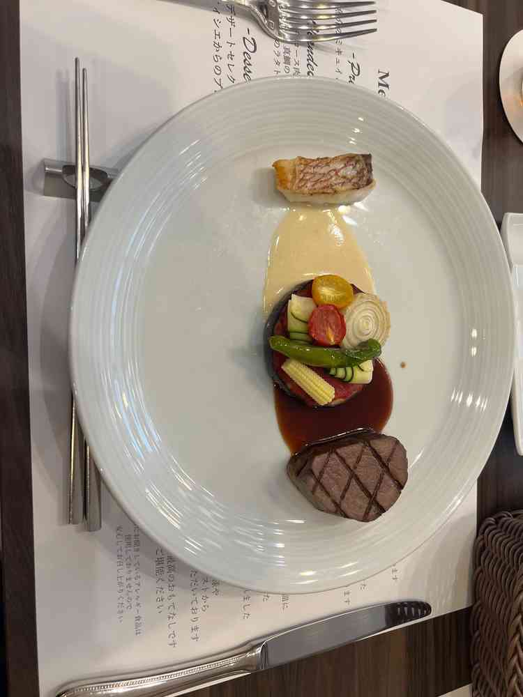 試食会で提供いただいた2品目です。鯛と牛のステーキでした。
