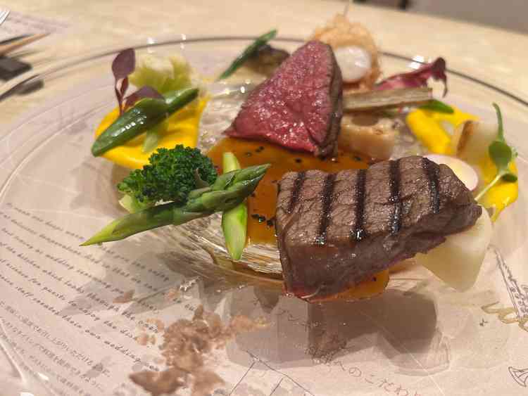 試食会のメインプレートです。お肉が柔らかく、お塩で食べるのが個人的に美味しかった