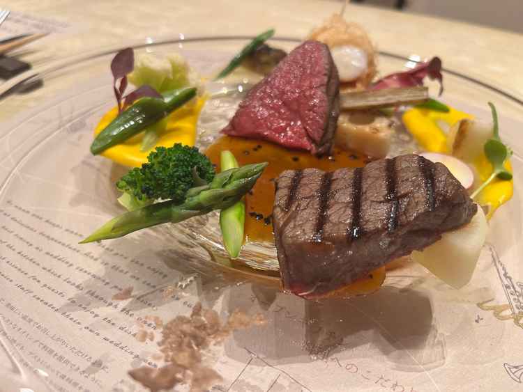 試食会のメインプレートです。お肉が柔らかく、お塩で食べるのが個人的に美味しかった