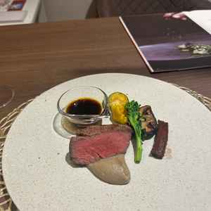 料理もとても美味しく、最低グレードでも十分だと感じました。