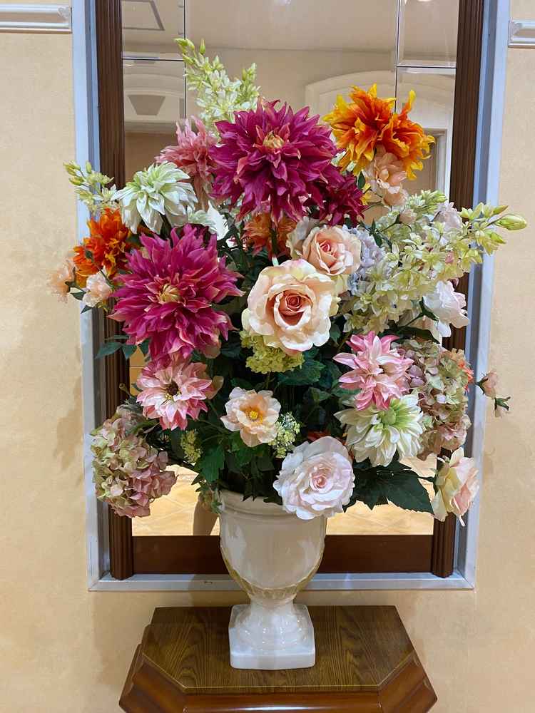 いたる所にお花が飾ってありました。造花でしたがとても素敵でした