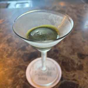 午前中限定の、抹茶のカクテル。いい甘さだった。