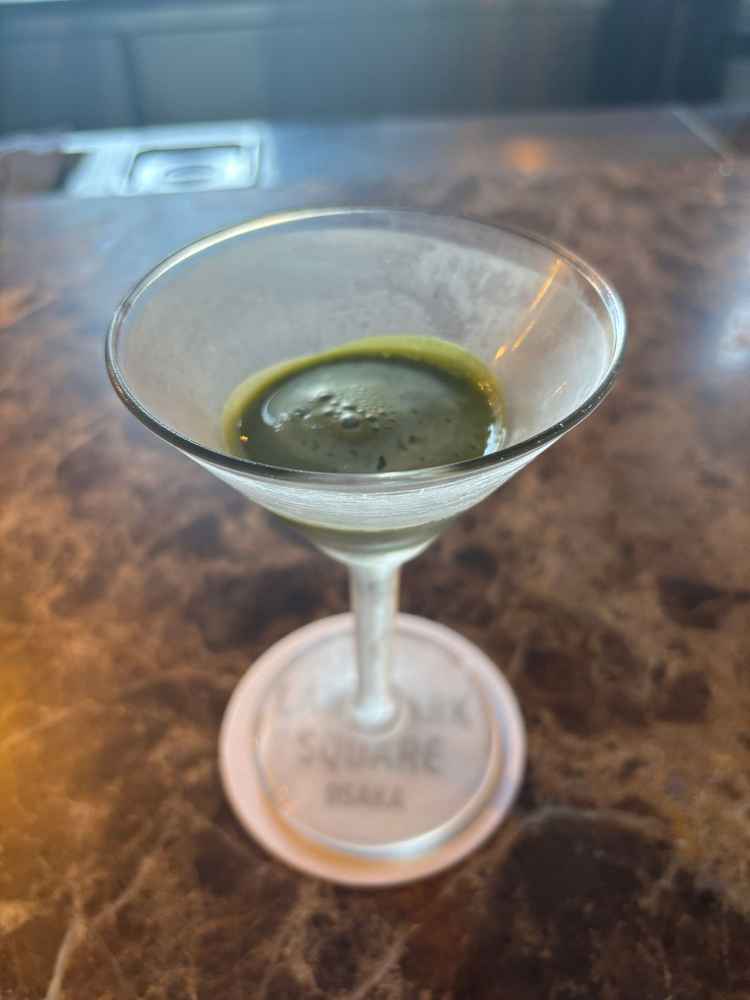 午前中限定の、抹茶のカクテル。いい甘さだった。