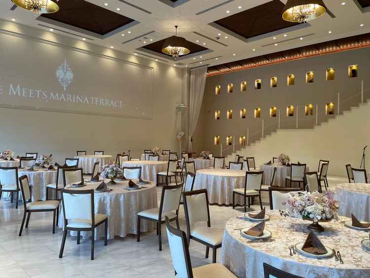 大人数用の披露宴会場を見に行きましたが、階段の入場ができるので人と違うことができそうでした。