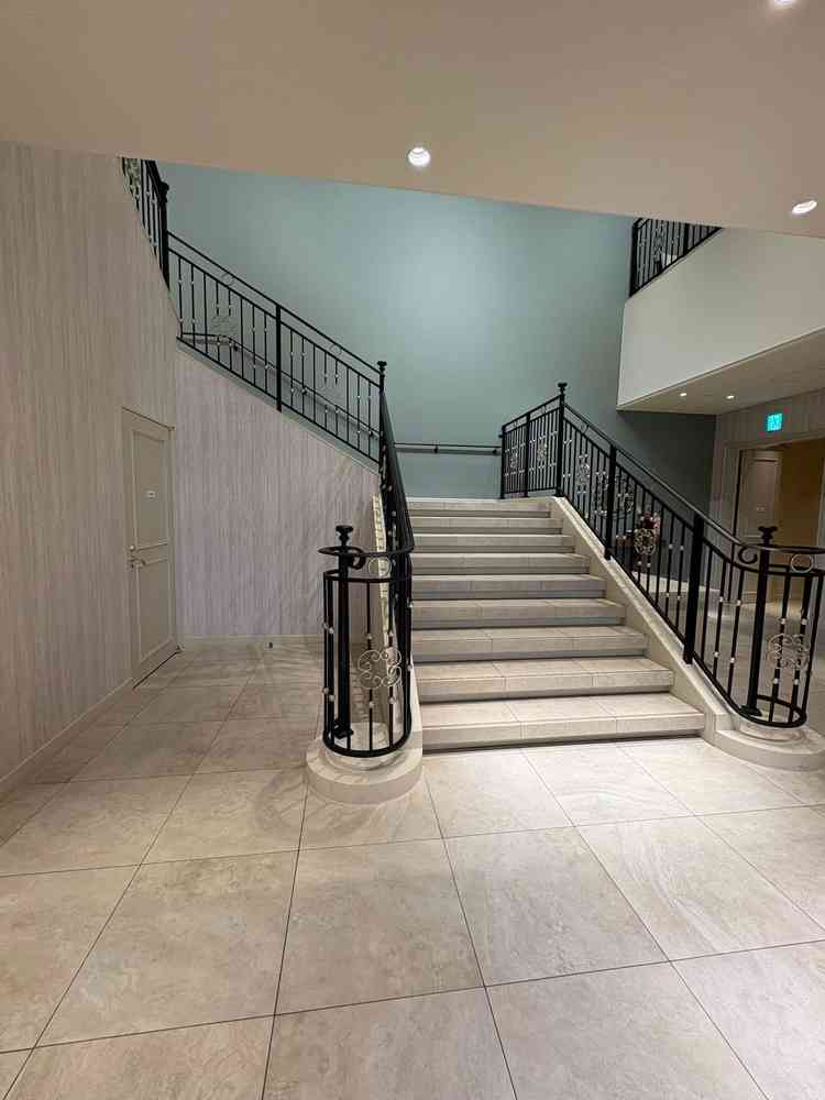 披露宴会場の階段。降りて行く時は、お姫様気分を味わえました。