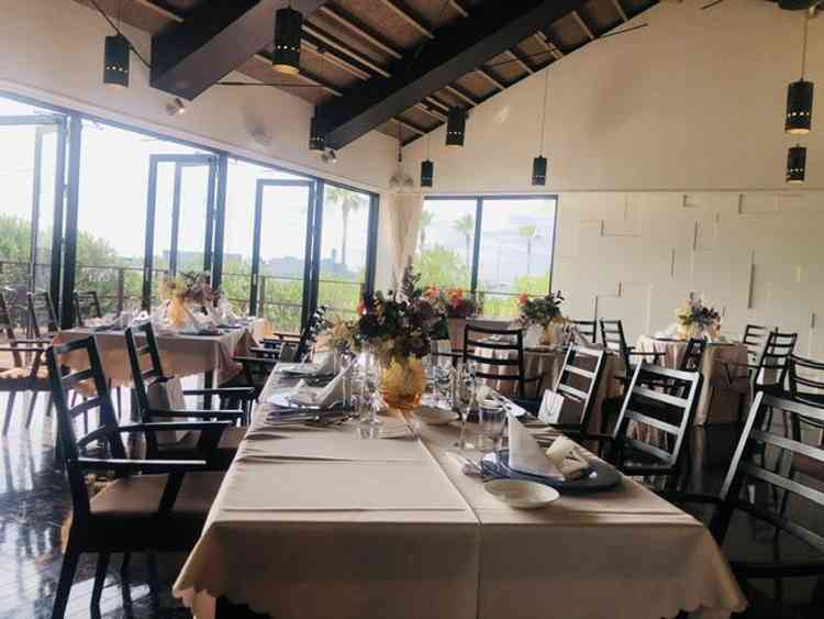 離れの式場。式のあと両親抜きで軽いパーティーなどで借りるもできるよう。貸切ならではだと思いました。