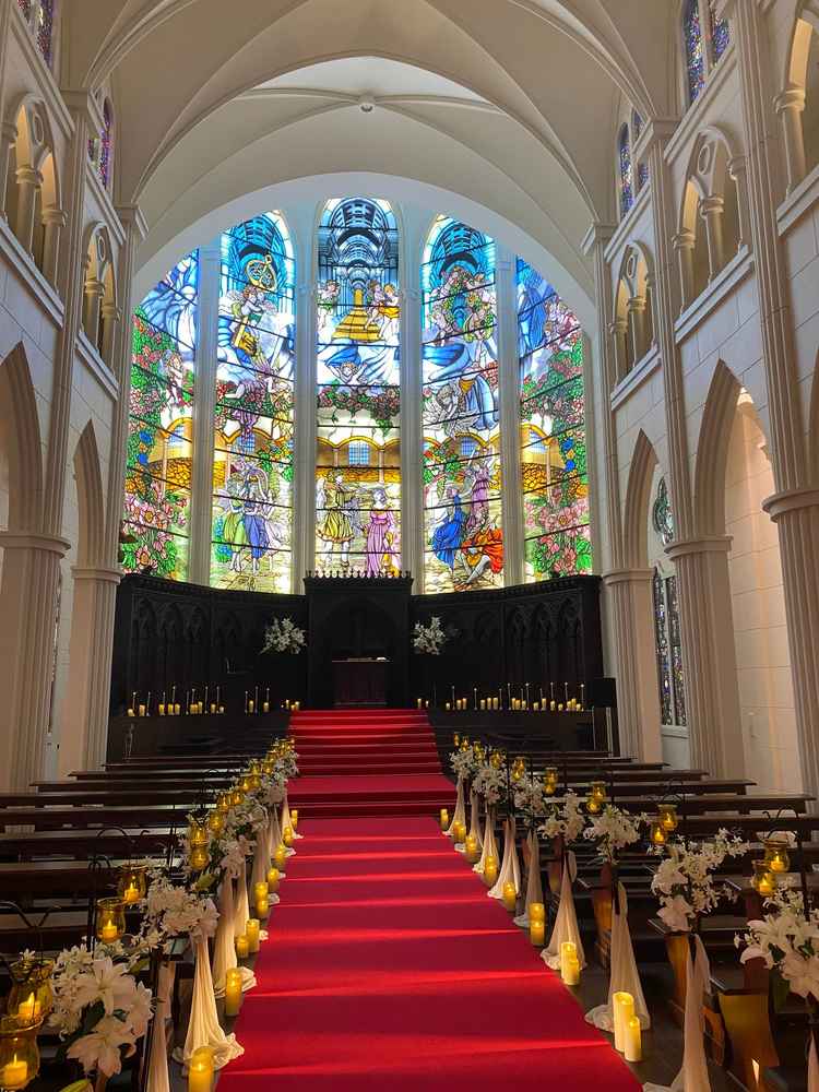 チャペルの天井が高くて、バージンロードがある程度長さのあって綺麗だった。