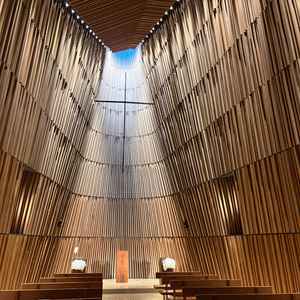 都内のホテルウエディング会場でも有名なチャペル。木の素材が良く、高級感を感じる素敵な会場でした。