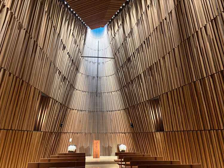 都内のホテルウエディング会場でも有名なチャペル。木の素材が良く、高級感を感じる素敵な会場でした。