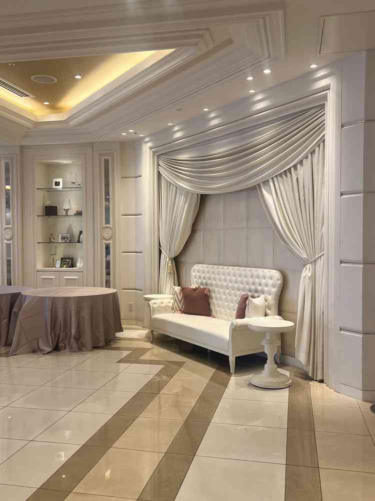 挙式会場の横に、写真撮影できる素敵な椅子もありました。