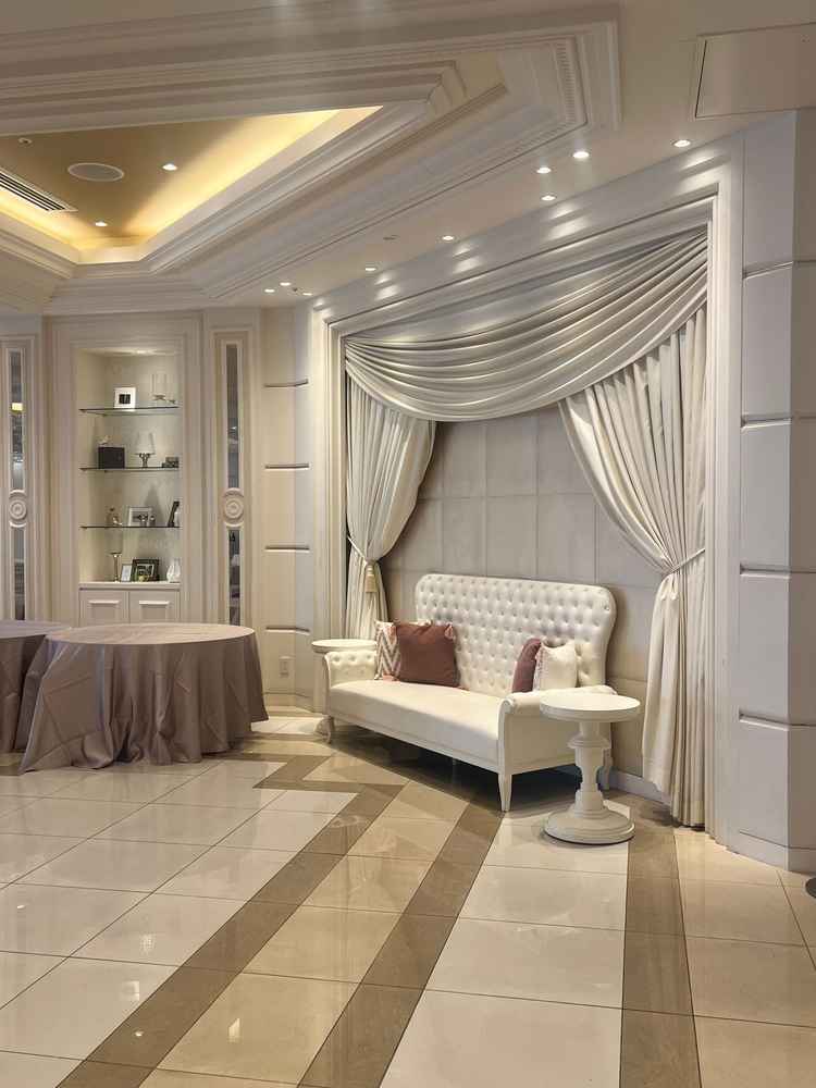 挙式会場の横に、写真撮影できる素敵な椅子もありました。