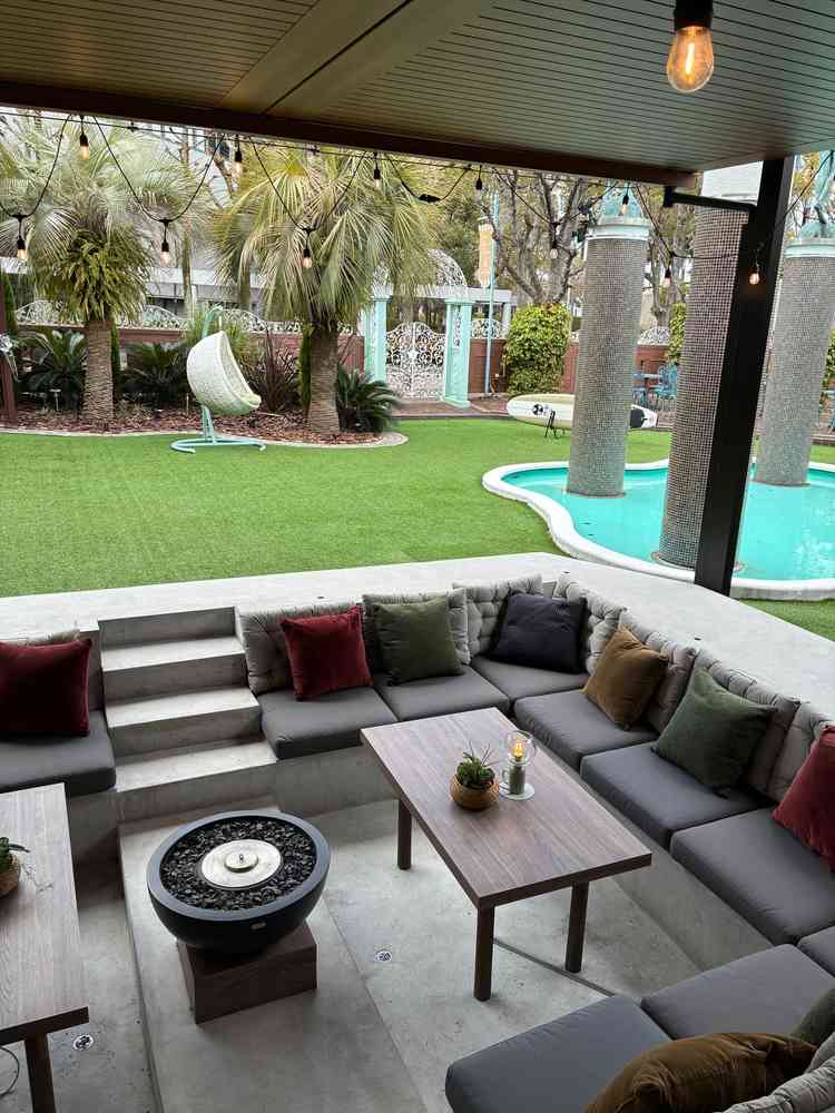 ガーデンチャペルが披露宴会場とつながったいて、とても広くいい雰囲気だった