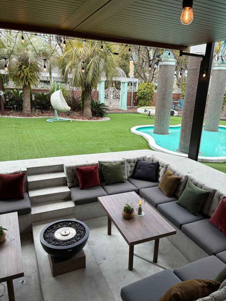 ガーデンチャペルが披露宴会場とつながったいて、とても広くいい雰囲気だった