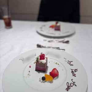 デザートも美味しかったです。プレートに名前を書いていただきました。