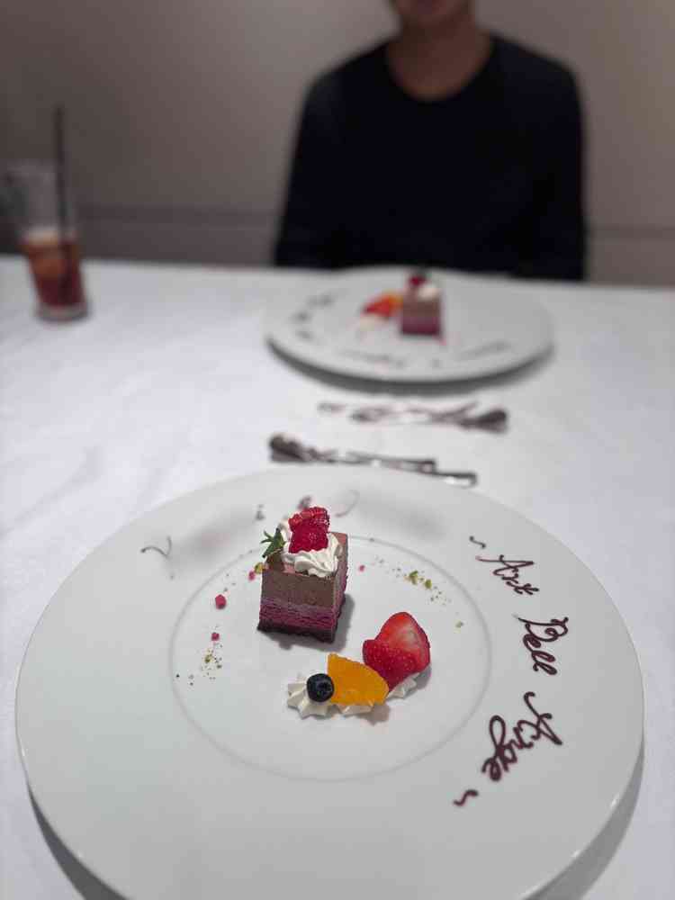 デザートも美味しかったです。プレートに名前を書いていただきました。