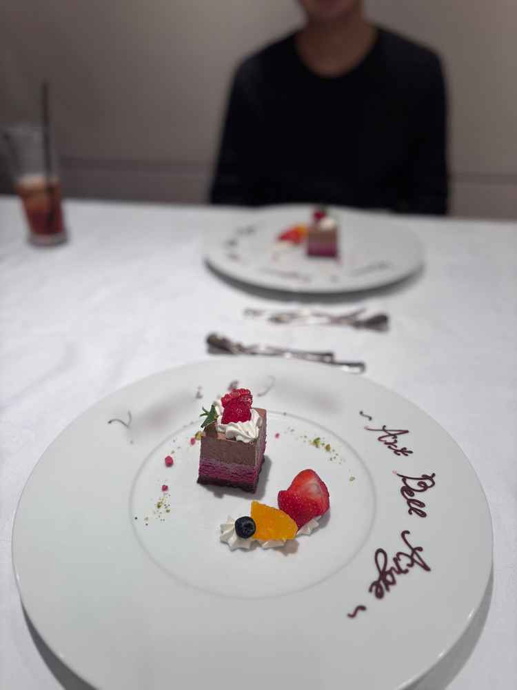 デザートも美味しかったです。プレートに名前を書いていただきました。