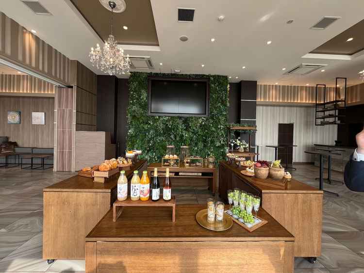 披露宴の後に軽食を食べるシークレットルーム