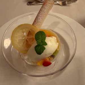 ジャスミン香るブランマンジェ 柚子風味のヨーグルトアイス添え