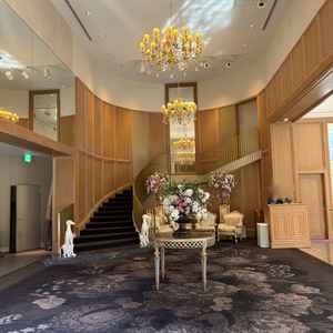 2つの披露宴会場には階段があり、階段入場も可能