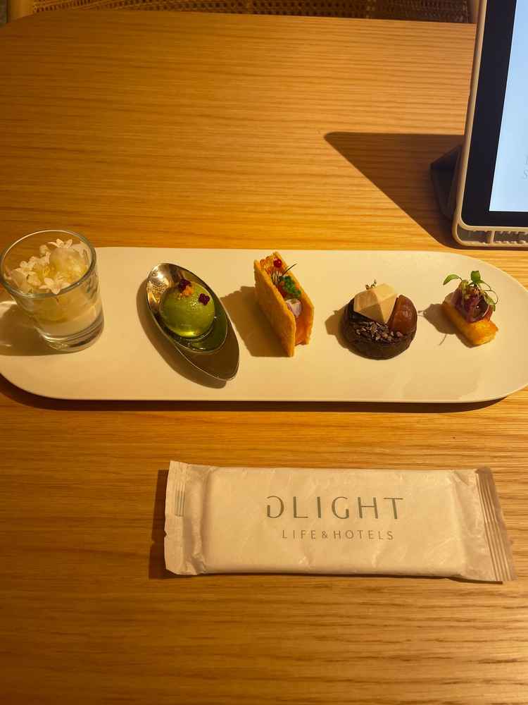1番左のカリフラワーとイカのムースのようなものは花嫁をイメージされたそうです。味も美味しかったです