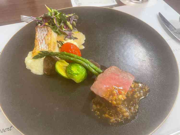 お箸フレンチは気張らず、年配の方にも食べやすいのではと感じた。