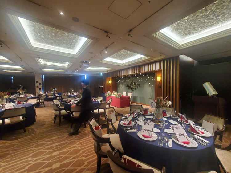 テーブルクロスの色によって印象が変わる