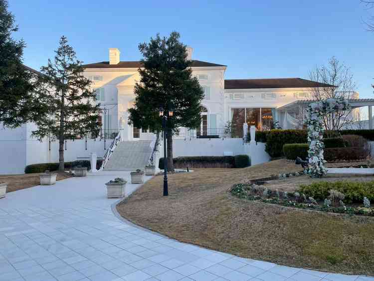 邸宅：3つの庭付き邸宅にお招きするという設定で披露宴。コンセプトの異なる邸宅から選べるのは面白かった