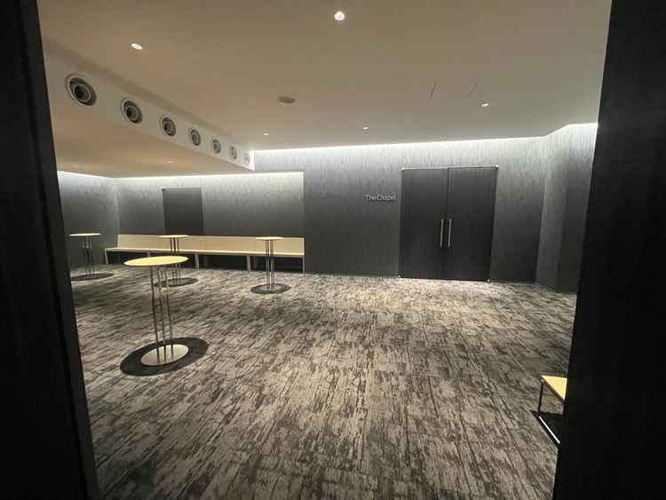 家族とのファーストミートを行う場所。シックな感じで作られている。