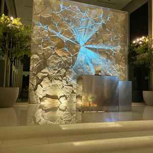 プロジェクションマッピングの演出も他のチャペルにはない、魅力のひとつだと思います。