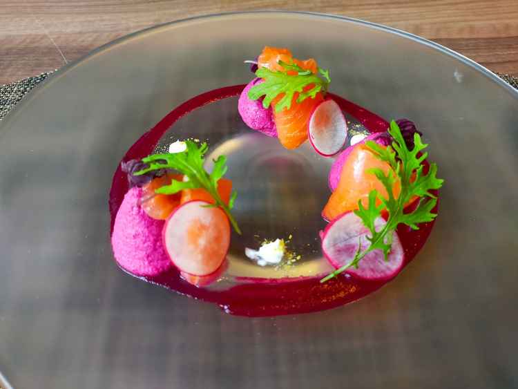 試食の前菜。サーモンがおいしかった。