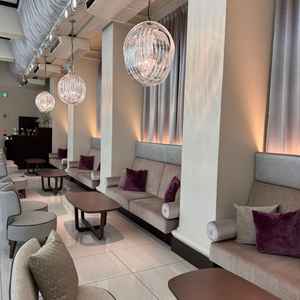 チャペル脇の待合室