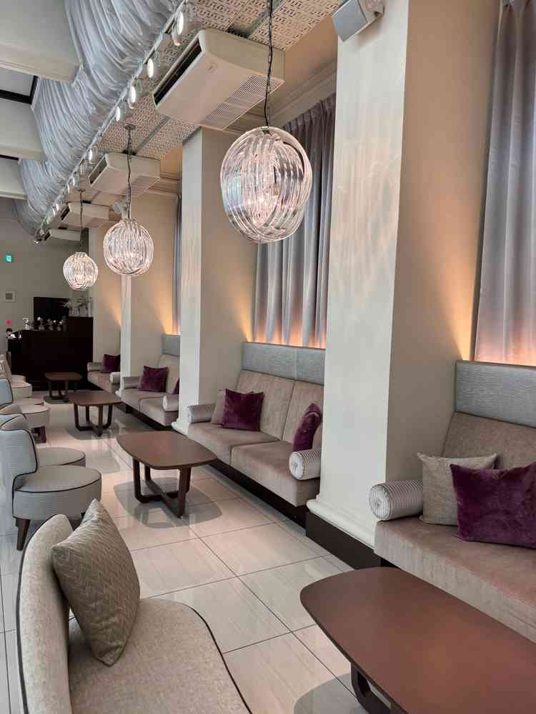 チャペル脇の待合室