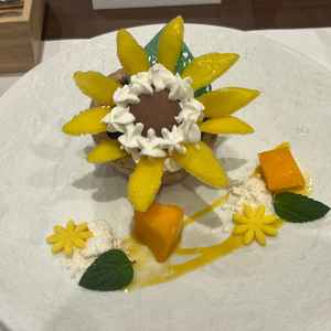 試食デザート(チョコ、お砂糖などでデザイン)